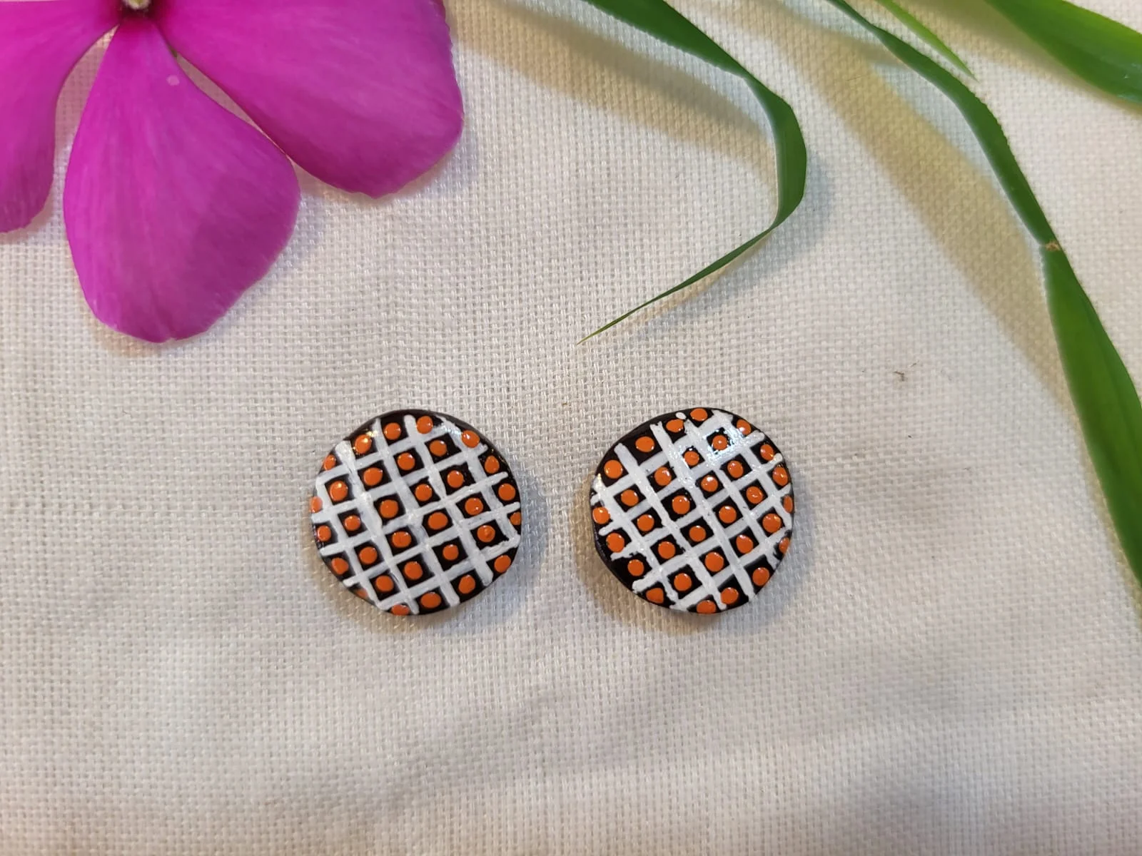 Amber Grid Lattice Stud Earrings