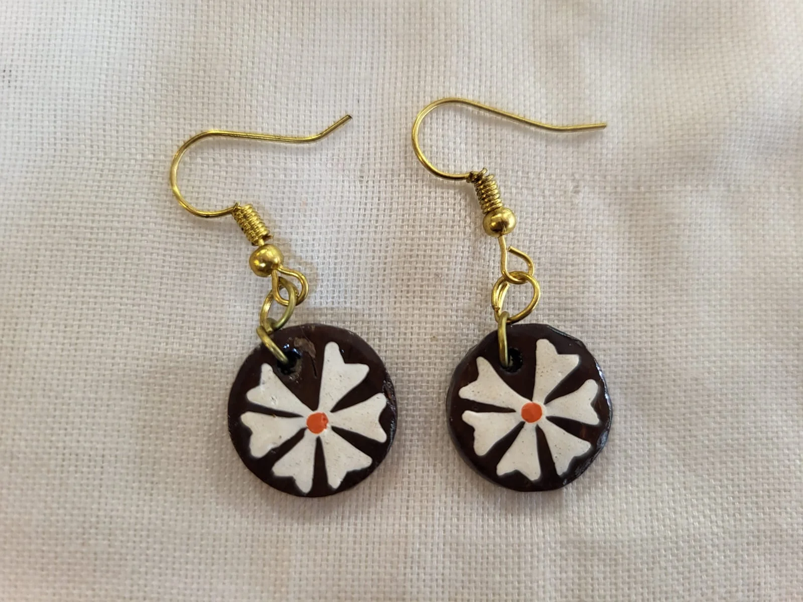 White Daisy Hanging Earrings