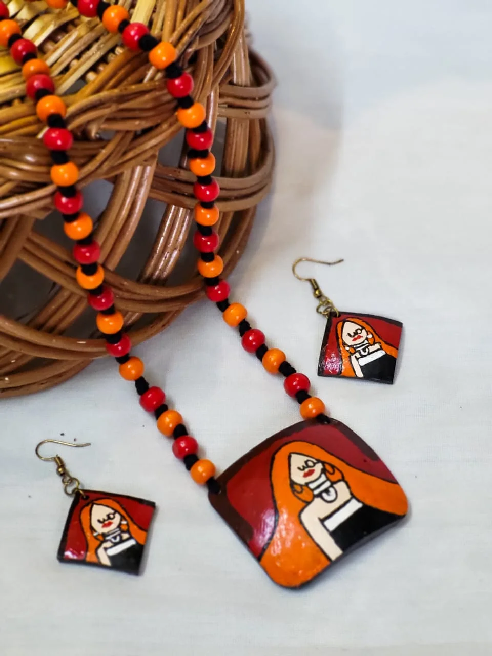 Portrait Lady Orange Necklace Set